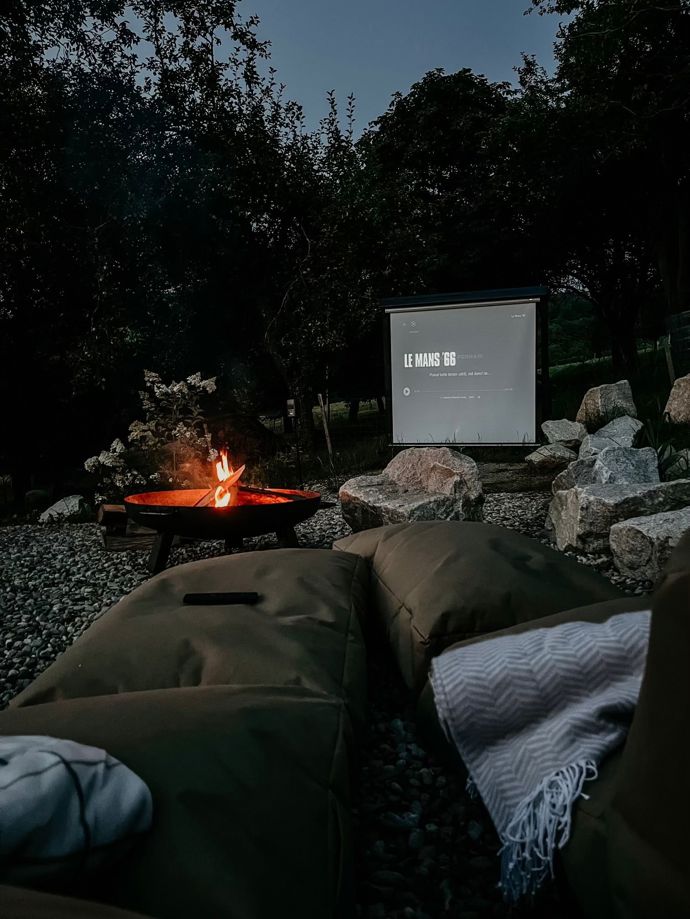 Jeden z nevšedních prvků tohoto místa je promítání filmů pod širým nebem.
Jeden z nevšedních prvků tohoto místa je promítání filmů pod širým nebem.