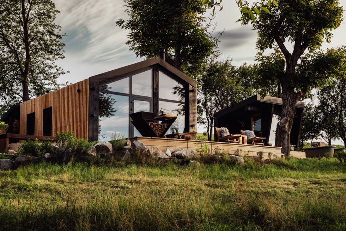 Glamping 4úhly je výjimečný projekt mladé rodiny, na ploše 10 000 m², v srdci ovocného sadu na Zlínsku.
Glamping 4úhly je výjimečný projekt mladé rodiny, na ploše 10 000 m², v srdci ovocného sadu na Zlínsku.