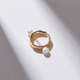 Amuri pearl pierce earring - gold-plated silver, Antipearle, 4400 Kč
