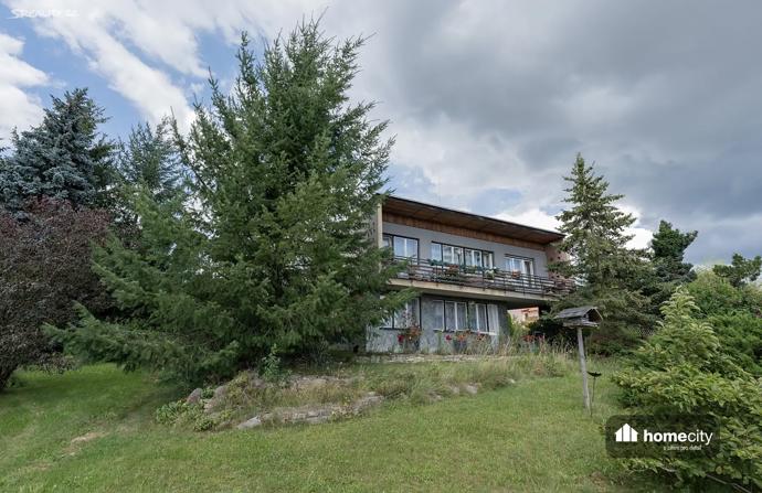 Ve Dvoře Králové nad Labem je k mání domek s rozlehlou zahradou, inzerát najdete ZDE.
