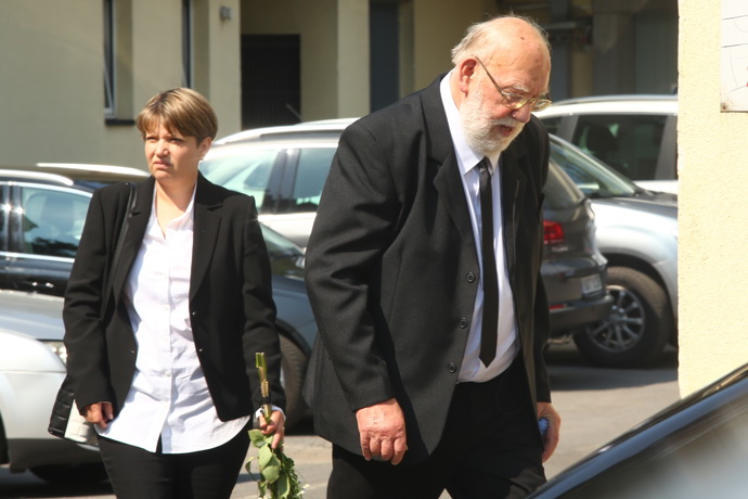 Zdrcený Jan s Pavlínkou míří na pohřeb Františka
