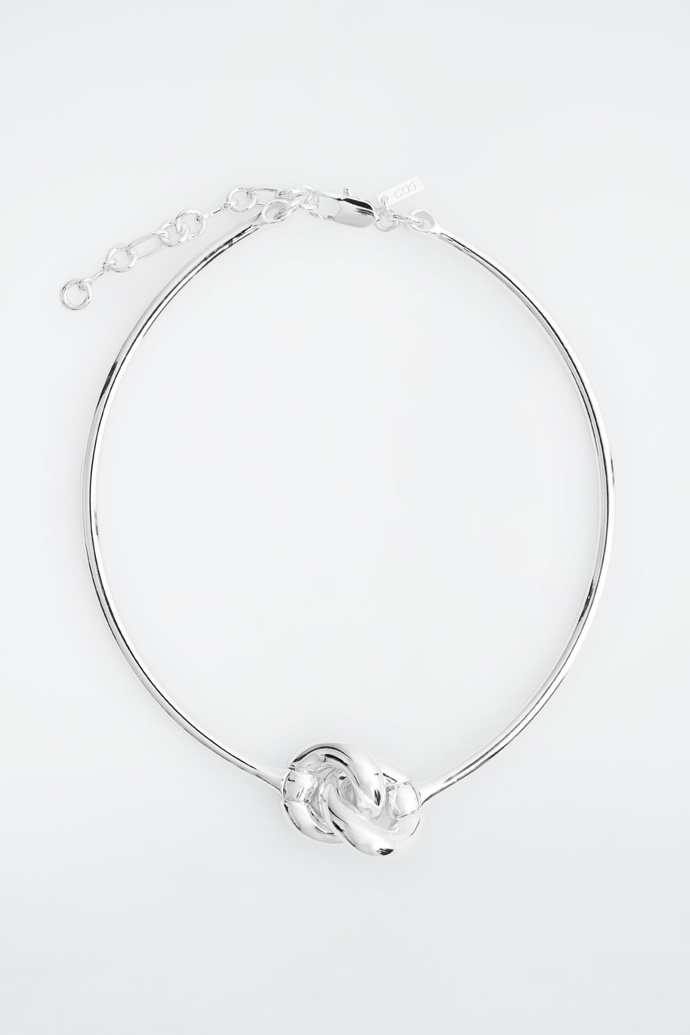 Náhrdelník CHAIN-LINK CHOKER, COS, 99 usd
Náhrdelník CHAIN-LINK CHOKER, COS, 99 usd