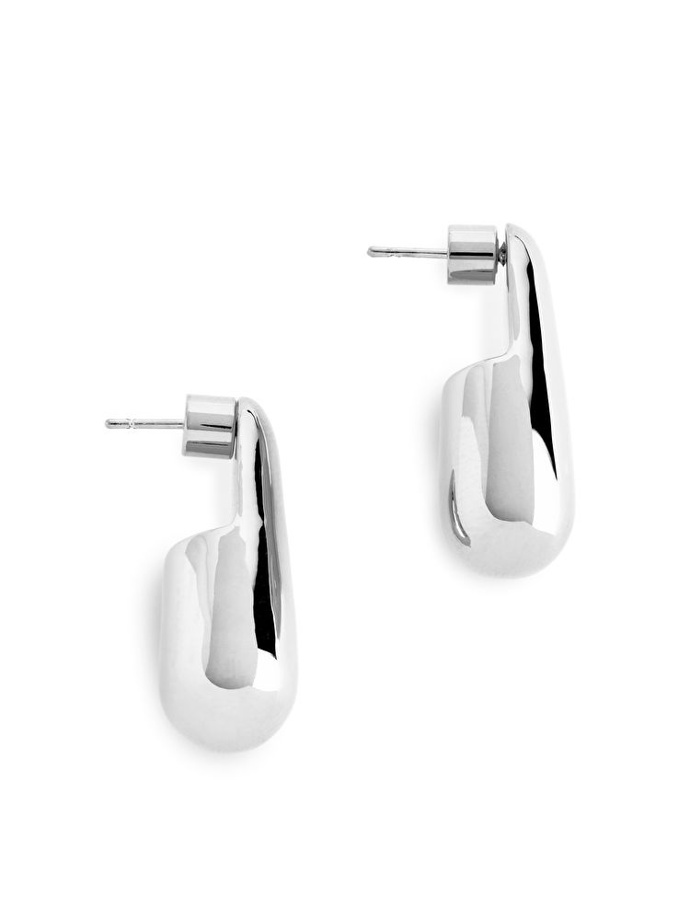 Postříbřené náušnice Silver-Plated Drop Earrings, Arket, 25 eur
Postříbřené náušnice Silver-Plated Drop Earrings, Arket, 25 eur