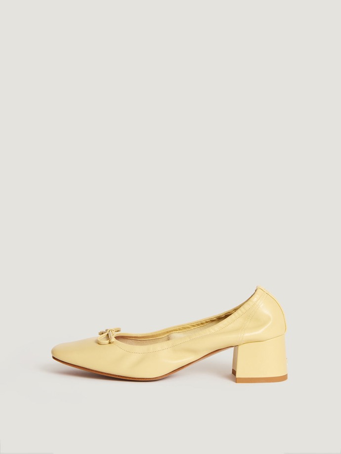 Baleríny na podpatku, Rouje, 250 eur
Baleríny na podpatku, Rouje, 250 eur