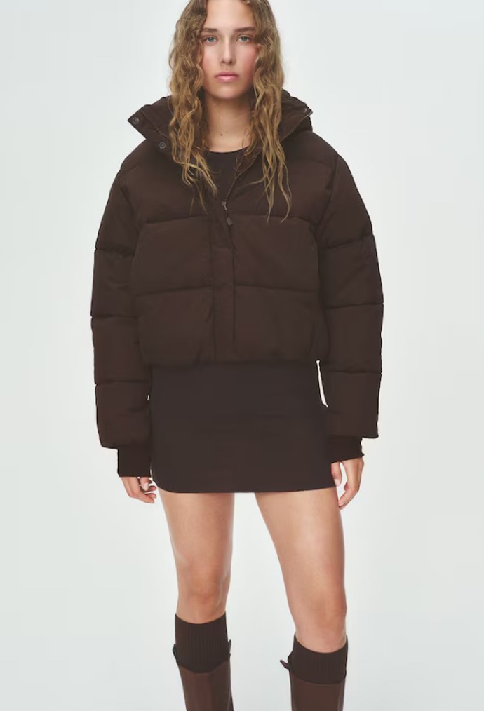 Vatovaná bunda s kapucí, H&M, 1 069 Kč
Vatovaná bunda s kapucí, H&M, 1 069 Kč
