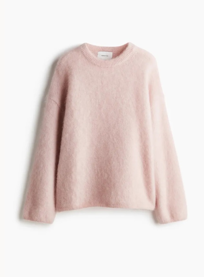 Oversized svetr z mohérové směsi, H&M, 1 459 Kč
Oversized svetr z mohérové směsi, H&M, 1 459 Kč