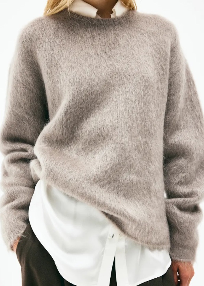 Svetr z mohérové směsi, H&M, 2 799 Kč
Svetr z mohérové směsi, H&M, 2 799 Kč