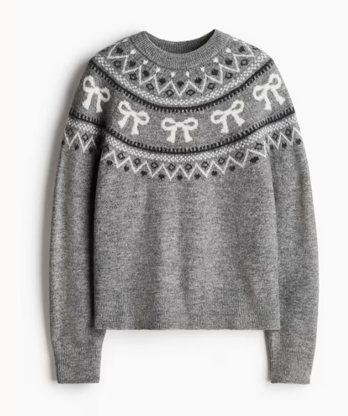 Šedý svetr z žakárového úpletu, H&M, 669 Kč
Šedý svetr z žakárového úpletu, H&M, 669 Kč