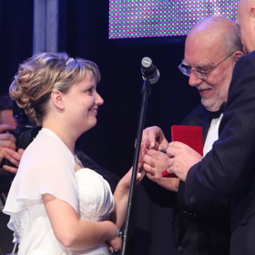 Svatba Honzy a Pavlínky během koncertu v Lucerně
