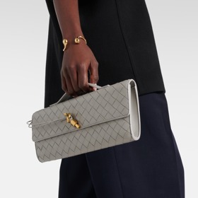 Bottega Veneta, 2400 eur
