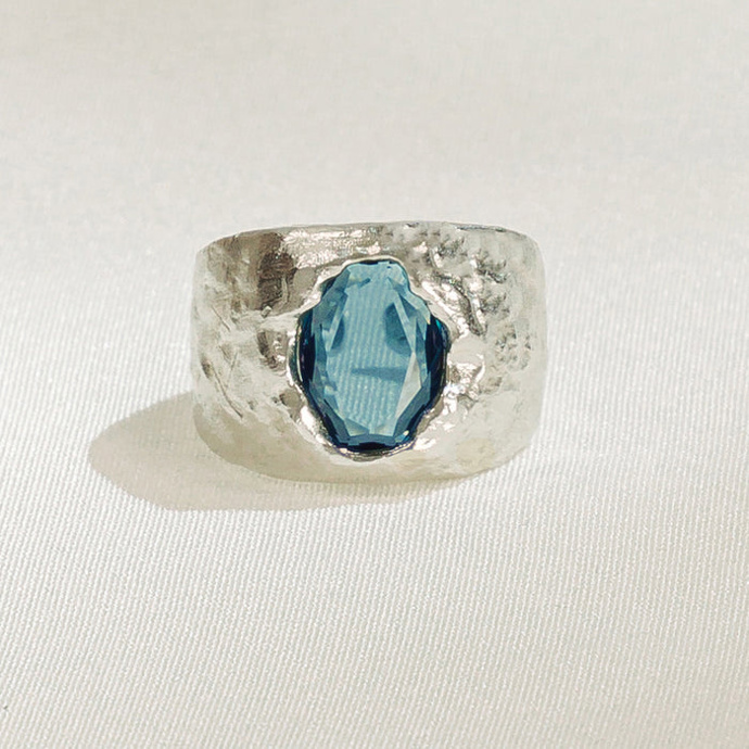 Carmen Silver Blue Ring, Agapée, 80 eur
Carmen Silver Blue Ring, Agapée, 80 eur