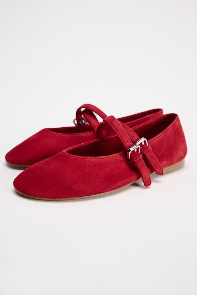 Červené balerínky, Zara, 999 Kč
