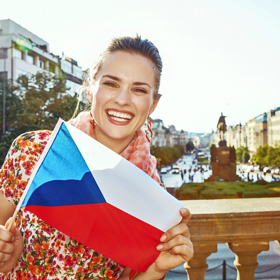 My, Češky, o sobě s oblibou říkáme, že patříme k nejkrásnějším ženám. I naši muži to tvrdí a je to i obecné povědomí ve světě. Holky "krev a mlíko", se nám říká. Přesto však ve světových žebříčcích nefigurujeme. Mysleme si ale, že na vině je to, že jsme malá země. Naše dívky a ženy jsou nesporně krásné, navíc jsme i vzdělané a bystré. O tom svědčí i výsledky našich krásek ve světovýxh soutěžích zvučných jmen.  
