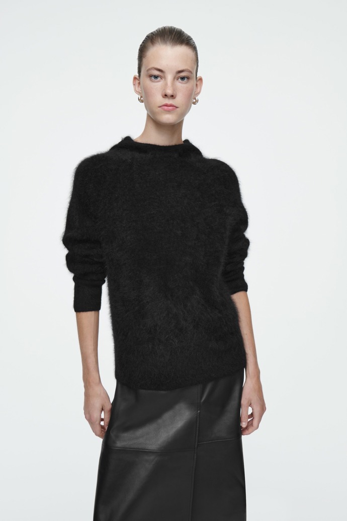 Cos, 225 eur
