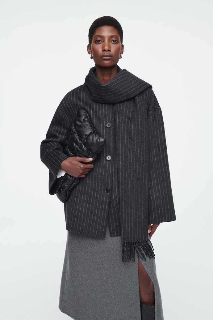 Cos, 225 eur
Cos, 225 eur