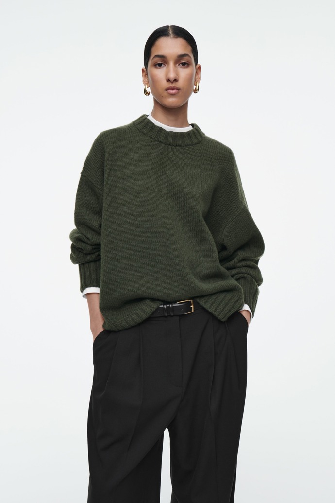 Cos, 250 eur
