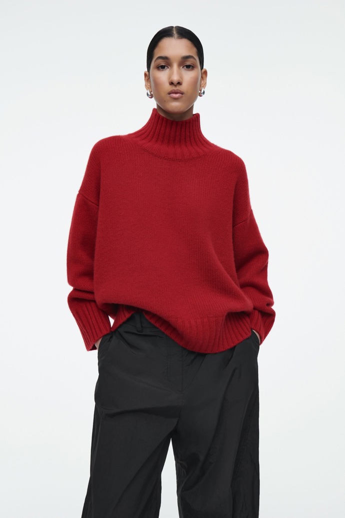 Cos, 275 eur
