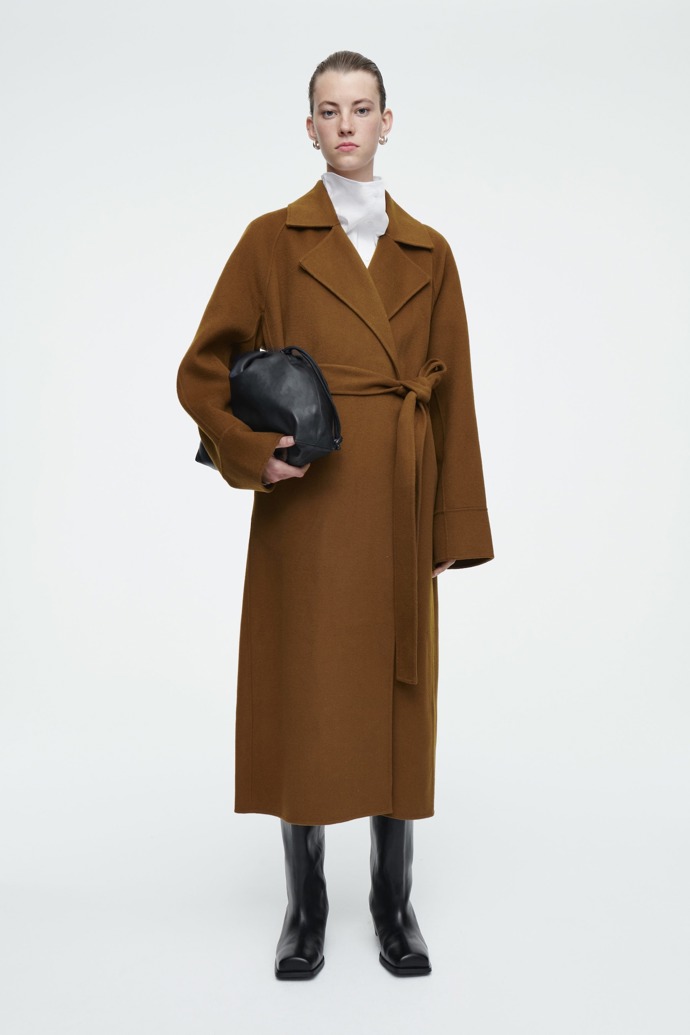 Cos, 275 eur
