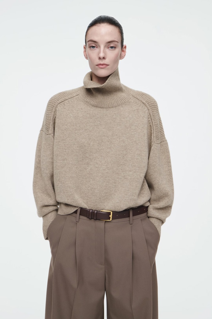 Svetr z merino vlny, Cos, 115 eur
Svetr z merino vlny, Cos, 115 eur