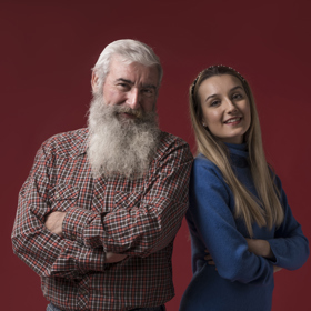 Partner jeho dcery je výrazně starší než ona. Věkově se spíše blíží jejímu otci. A to přesně o dva roky mladší než je sám pan Adam.
