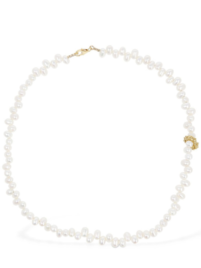 Náhrdelník The Calliope Chapter I pearl choker, Alighieri, 183 eur
Náhrdelník The Calliope Chapter I pearl choker, Alighieri, 183 eur