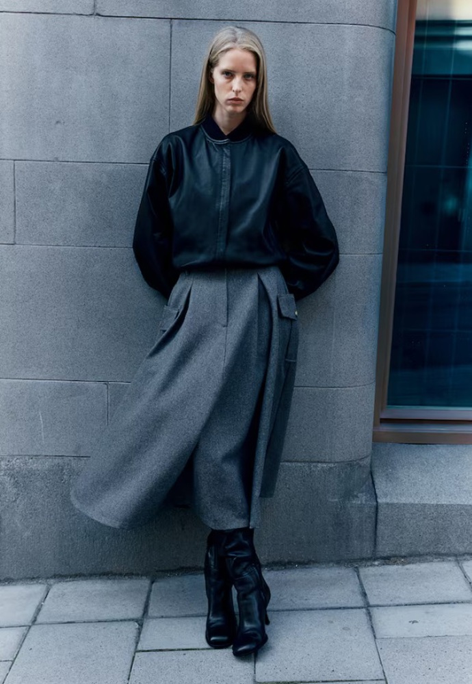 Sukně s kapsami, H&M,1 699 Kč
