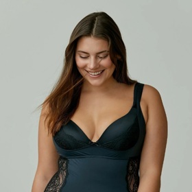 Stahovací body s krajkou, Ellos Collection, 1 119 Kč
