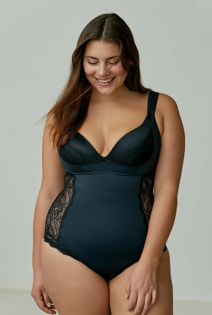 Stahovací body s krajkou, Ellos Collection, 1 119 Kč
Stahovací body s krajkou, Ellos Collection, 1 119 Kč