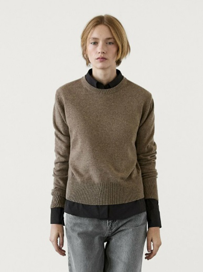 Svetr s příměsí kašmíru, Massimo Dutti, 1 599 Kč
Svetr s příměsí kašmíru, Massimo Dutti, 1 599 Kč