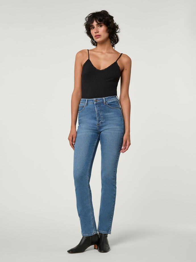 Džíny, Rouje, 150 eur
Džíny, Rouje, 150 eur