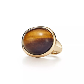 Zlatý prsten s tygřím okem Cabochon z kolekce Elsa Peretti®, Tiffany & Co., 3625 usd

 
