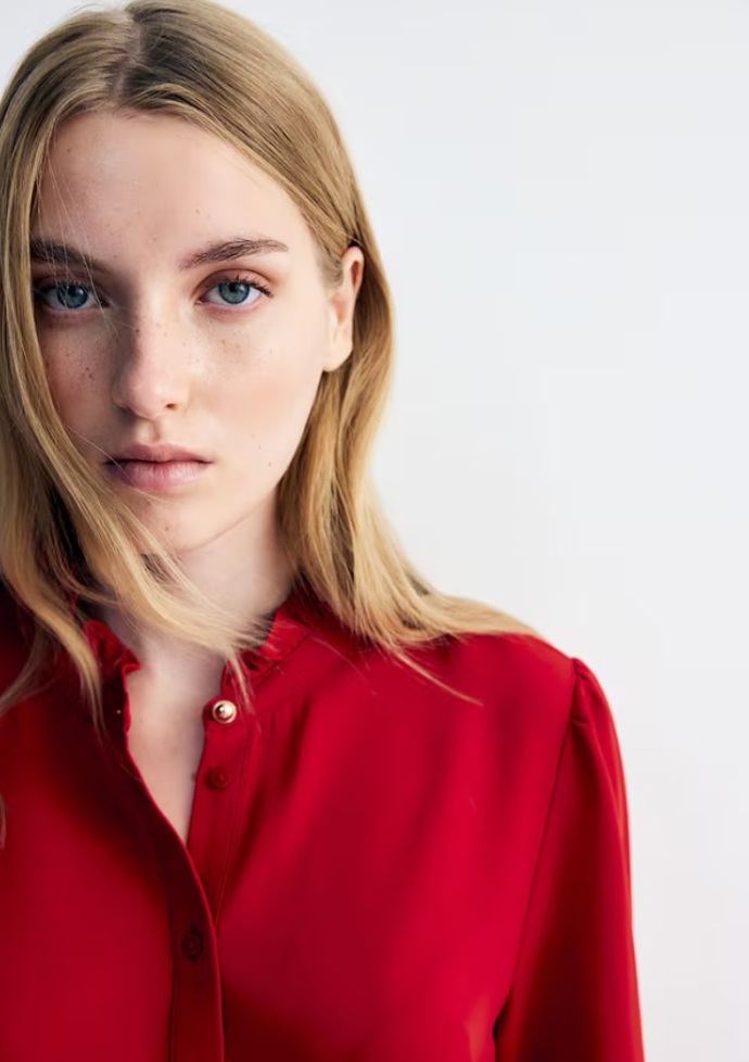 Halenka s volánkovými lemy, H&M, 599 Kč
