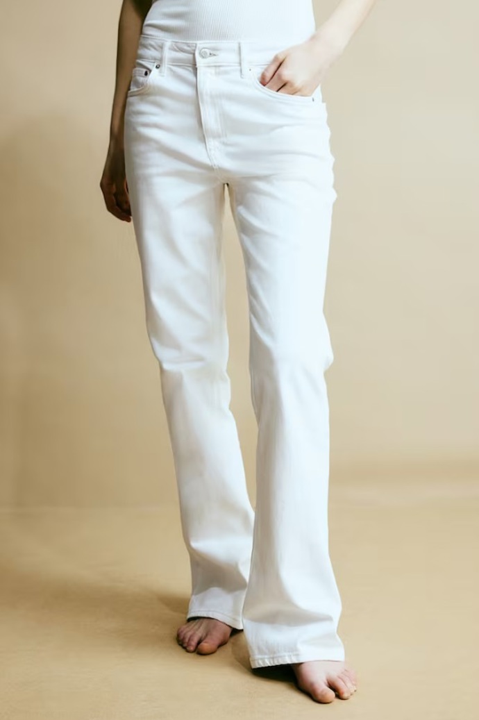 Bílé Bootcut džíny, H&M, 839 Kč
Bílé Bootcut džíny, H&M, 839 Kč