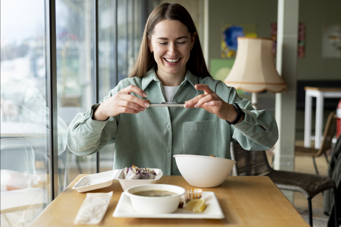 Japonská dieta je zdravá a úbytek na váze je jistý. Japonská dieta, známá pro svou jednoduchost a zdravotní benefity, se zaměřuje na čerstvé suroviny, vyvážené porce a stravu bohatou na živiny.
