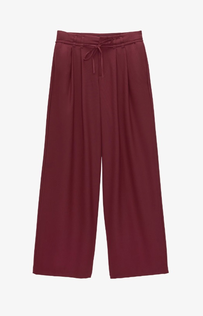 Tmavě červené kalhoty, PULL&BEAR, 849 Kč
