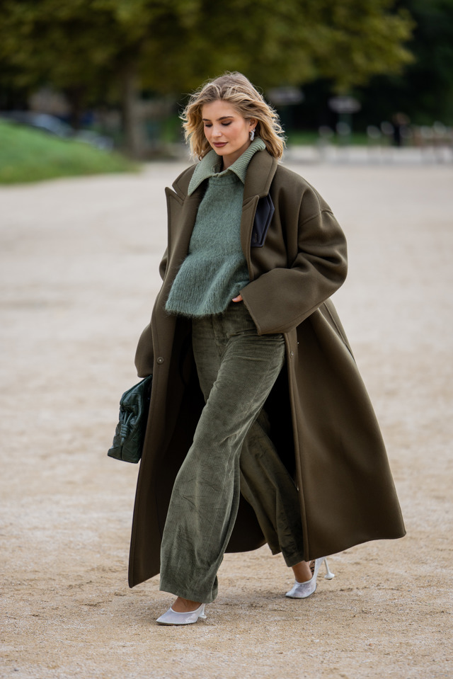 Módní influencerka Xenia Adonts na fashion weeku v Paříži
