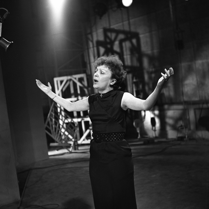 Édith Piaf v roce 1951.
