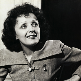 Édith Piaf na nedatovaném snímku.
