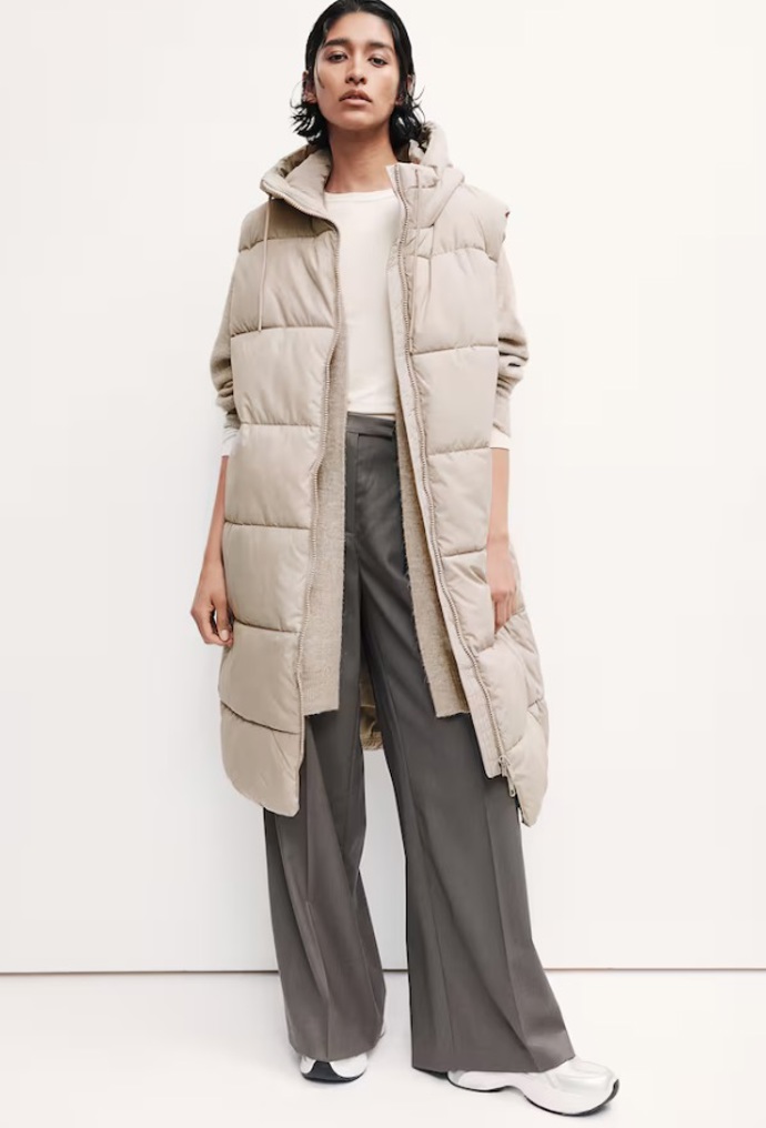 Vatovaná vesta s kapucí, H&M, 959 Kč
Vatovaná vesta s kapucí, H&M, 959 Kč