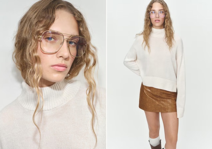 Svetr z jemného úpletu s vysokým límcem, H&M, 359 Kč
