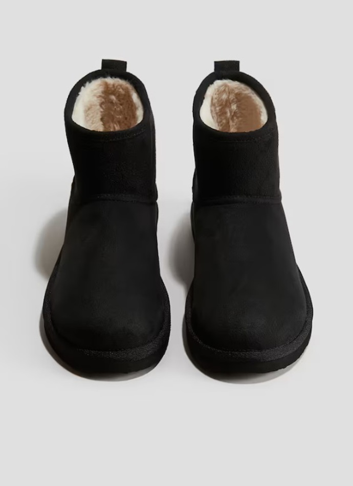 Černé válenky, H&M, 199 Kč
Černé válenky, H&M, 199 Kč