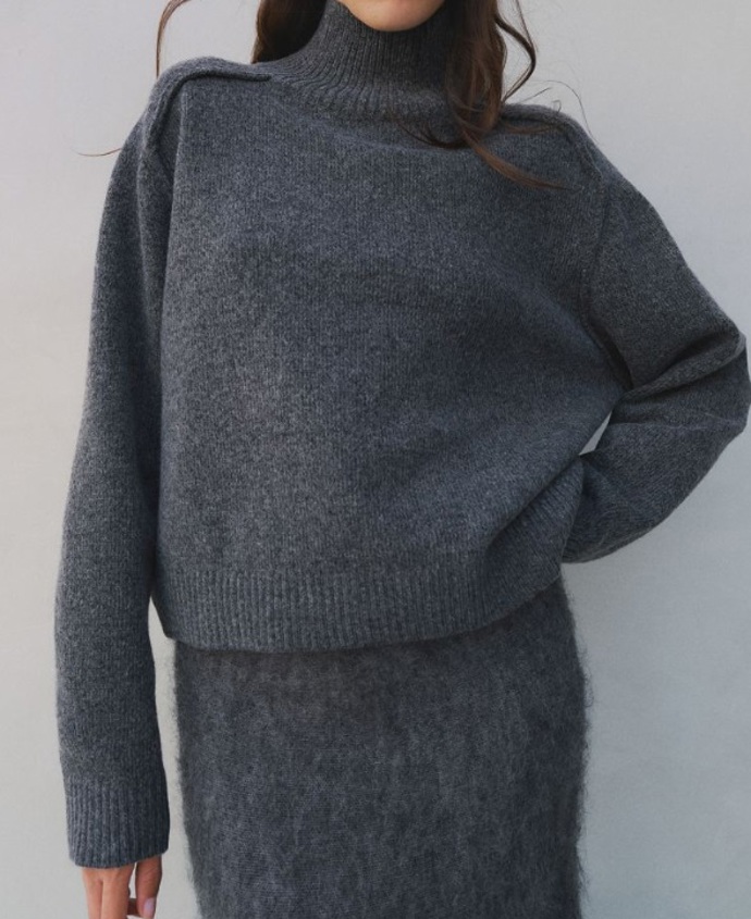 Svetr s vysokým límcem, H&M, 719 Kč
Svetr s vysokým límcem, H&M, 719 Kč
