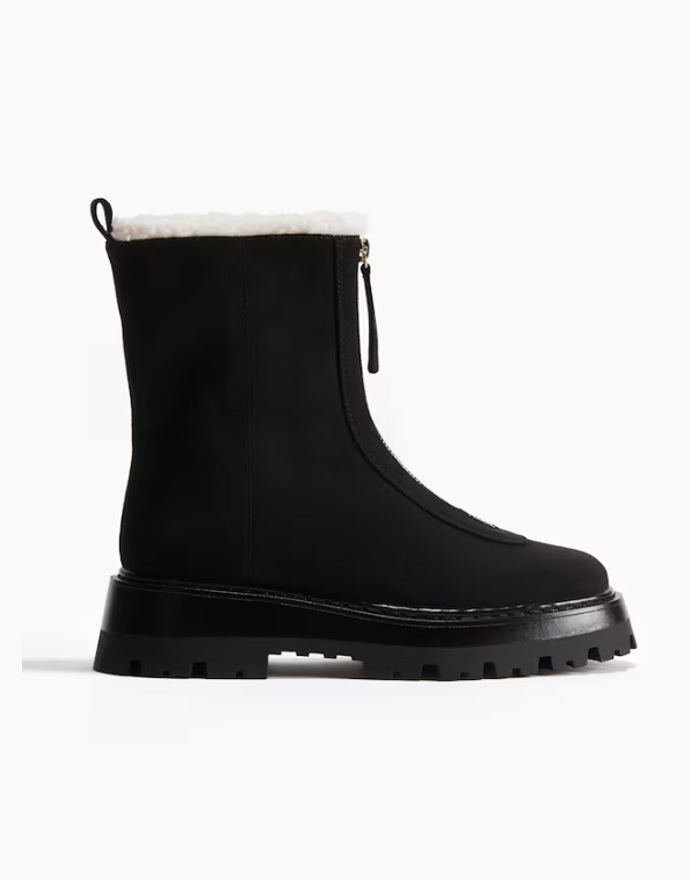 Zateplené kotníkové boty, H&M, 1 199 Kč
Zateplené kotníkové boty, H&M, 1 199 Kč