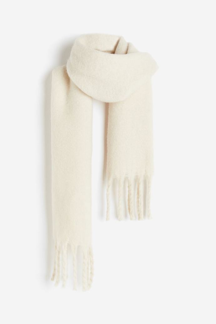 Hebká krémová šála, H&M, 359 Kč
