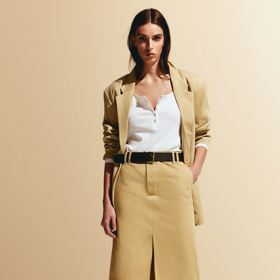 Sukně s vysokým pasem a páskem, H&M, 599 Kč
