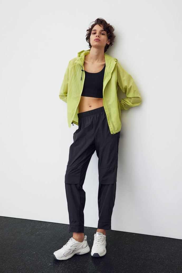 Běžecké kalhoty z materiálu DryMove™, H&M, 719 Kč
