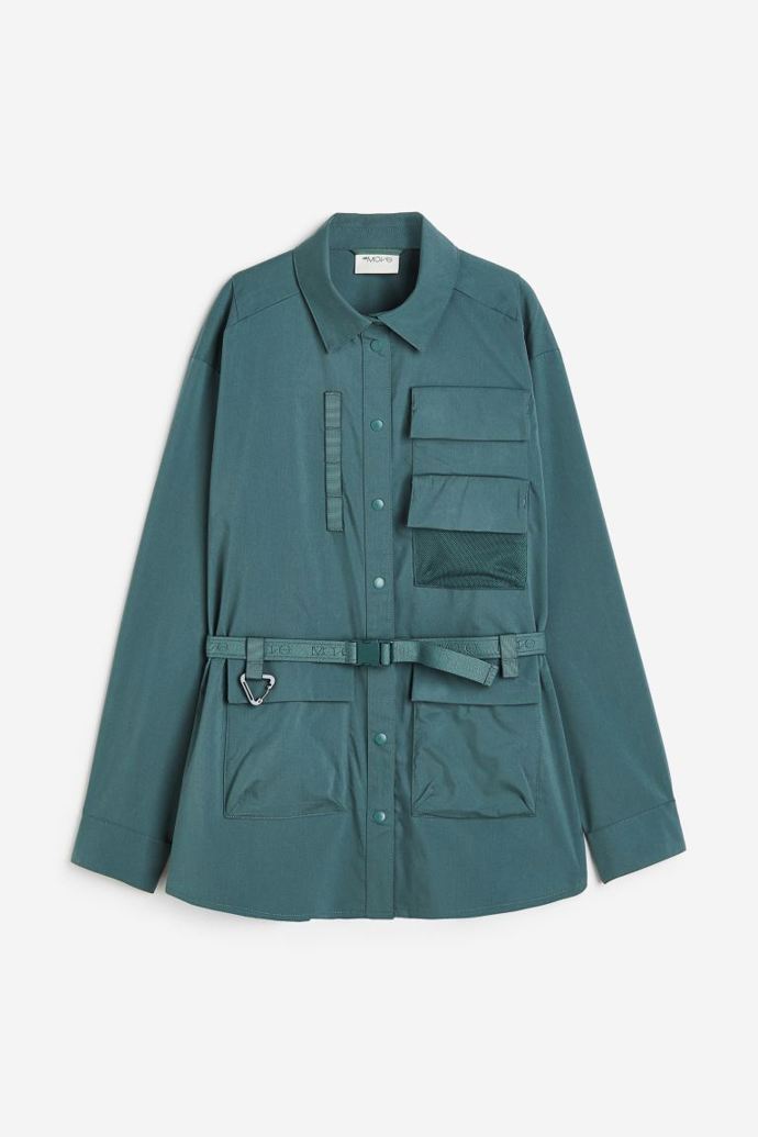 Vodoodpudivá košile s páskem, H&M, 1 699 Kč
