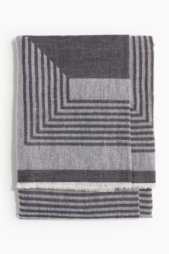 Šál z žakárové tkaniny, H&M, 389 Kč
