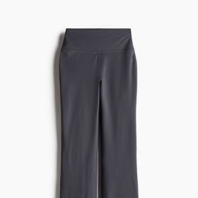 Sportovní legíny Flared z materiálu DryMove™, H&M, 479 Kč
