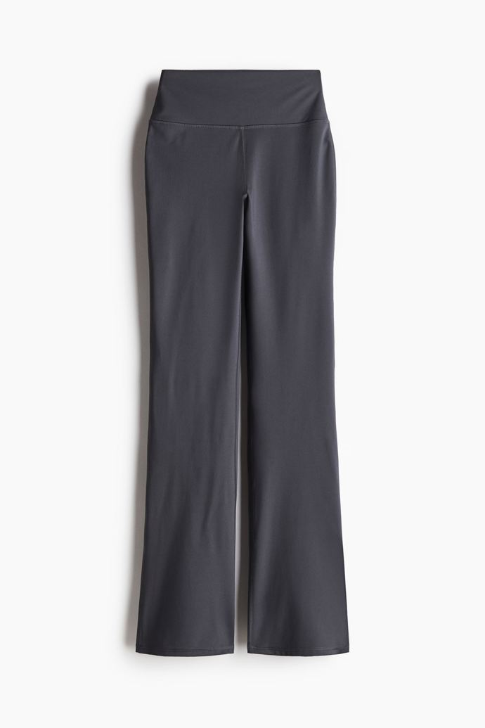 Sportovní legíny Flared z materiálu DryMove™, H&M, 479 Kč
Sportovní legíny Flared z materiálu DryMove™, H&M, 479 Kč